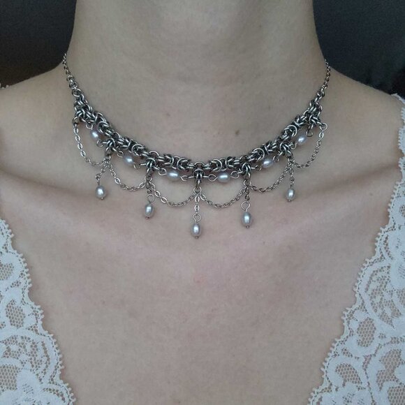 Vintage victorian gothic princess white pearl and silver chandelier necklace - Picture 7 of 9
